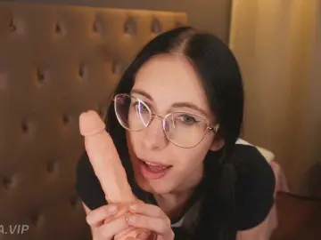 Nikki-Gia  live sex cam