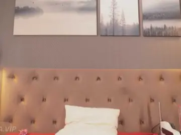 Nikki-Gia  live sex cam