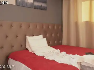 Nikki-Gia  live sex cam