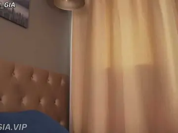 Nikki-Gia  live sex cam