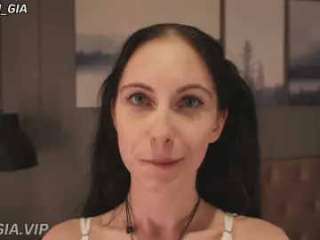 Nikki-Gia  live sex cam