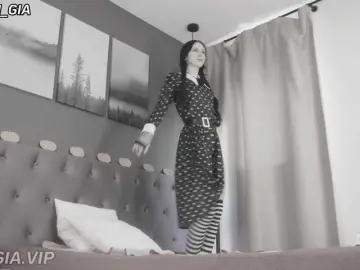 Nikki-Gia  live sex cam