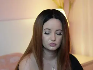 AdelineMoon  live sex cam