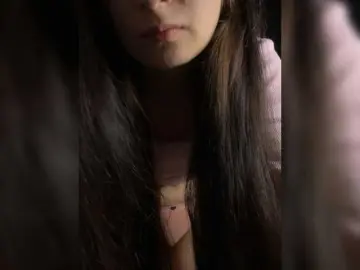 Alisia4  live sex cam