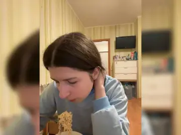 Alisia4  live sex cam