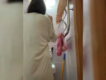 Alisia4  live sex cam