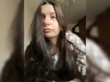 Alisia4  live sex cam
