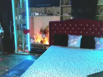 CandyBigbooty  live sex cam