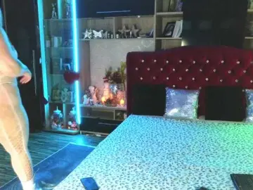 CandyBigbooty  live sex cam