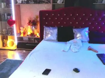 CandyBigbooty  live sex cam