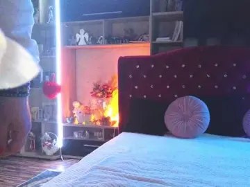 CandyBigbooty  live sex cam