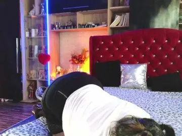 CandyBigbooty  live sex cam
