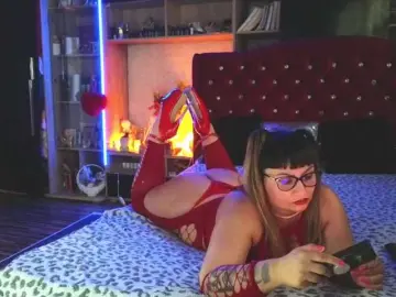 CandyBigbooty  live sex cam
