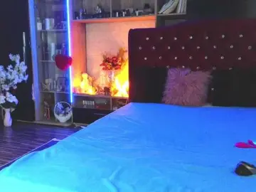 CandyBigbooty  live sex cam