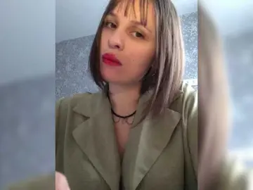 Madam-Babi  live sex cam