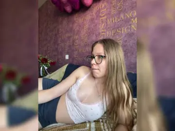 Milana22a  live sex cam