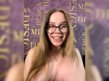 Milana22a  live sex cam
