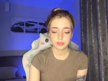 EllianaMiller  live sex cam