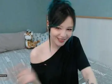 Hugo-Min  live sex cam