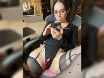LiLCaTt  live sex cam