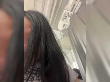 LiLCaTt  live sex cam