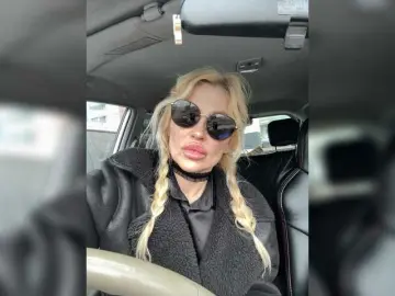 Margo77-1  live sex cam