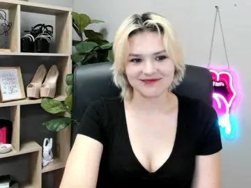 SweetLilyxo  live sex cam