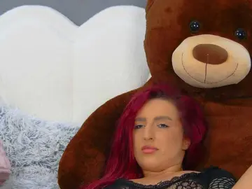 CrystalRed  live sex cam