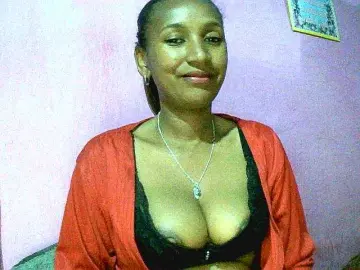 Mynah  live sex cam