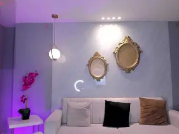 NiaHolland  live sex cam