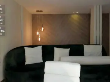 NiaHolland  live sex cam