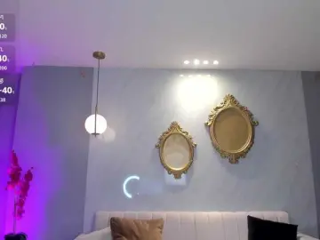 NiaHolland  live sex cam