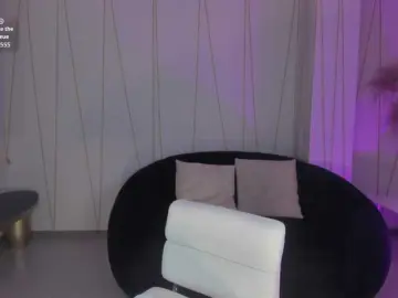 NiaHolland  live sex cam