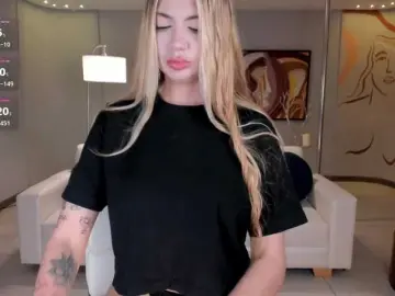 NiaHolland  live sex cam