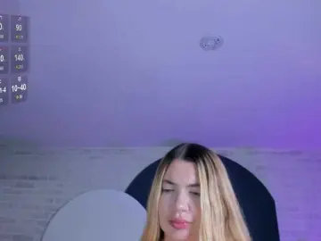 NiaHolland  live sex cam