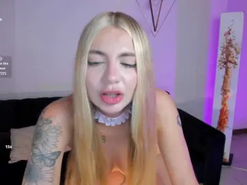 NiaHolland  live sex cam