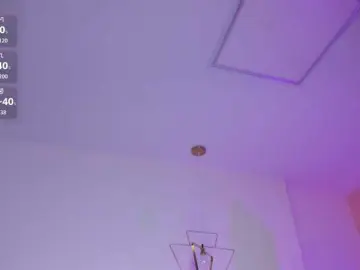 NiaHolland  live sex cam