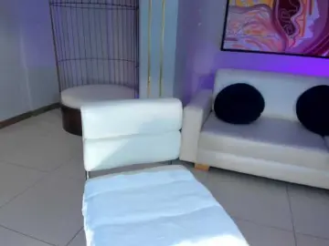 NiaHolland  live sex cam