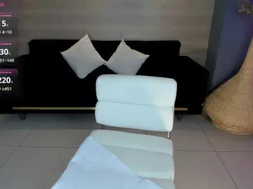 NiaHolland  live sex cam