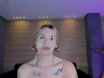 NiaHolland  live sex cam