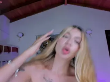NiaHolland  live sex cam