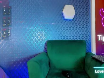 Thania777  live sex cam