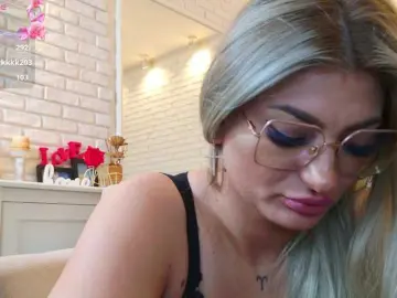 Blondeceline  live sex cam