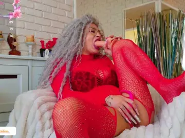 Blondeceline  live sex cam