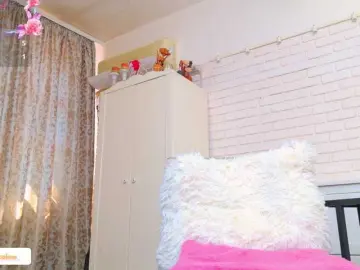 Blondeceline  live sex cam