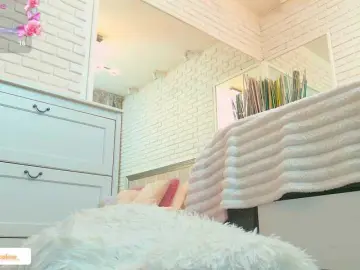 Blondeceline  live sex cam