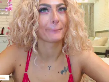 Blondeceline  live sex cam