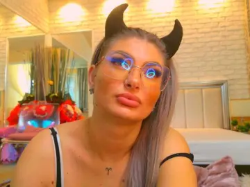 Blondeceline  live sex cam