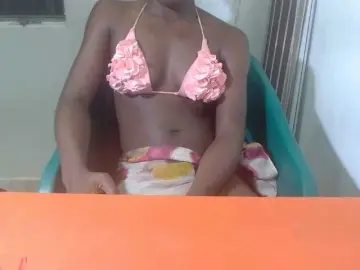 Juicynplum  live sex cam