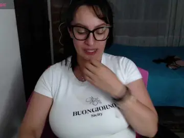 Lunaws11  live sex cam